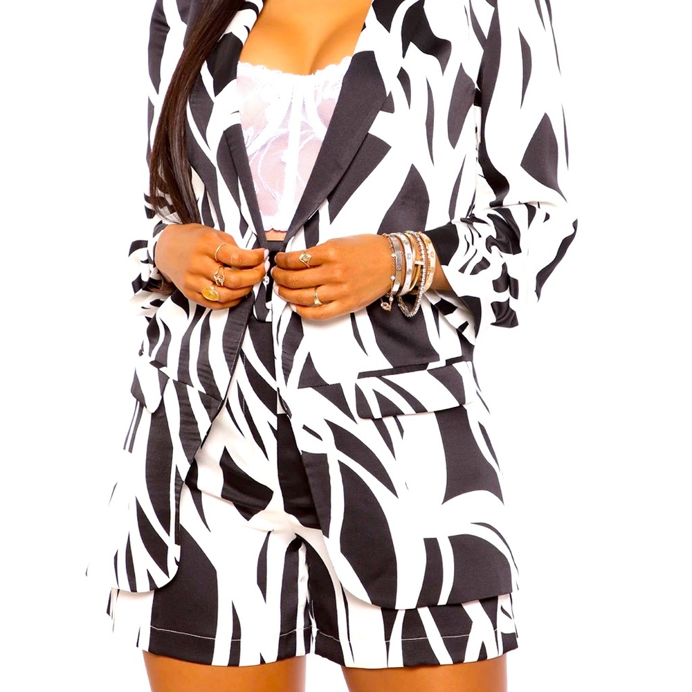 Fashion Nova- Black and White - Printed Blazer Short Set- Size XL